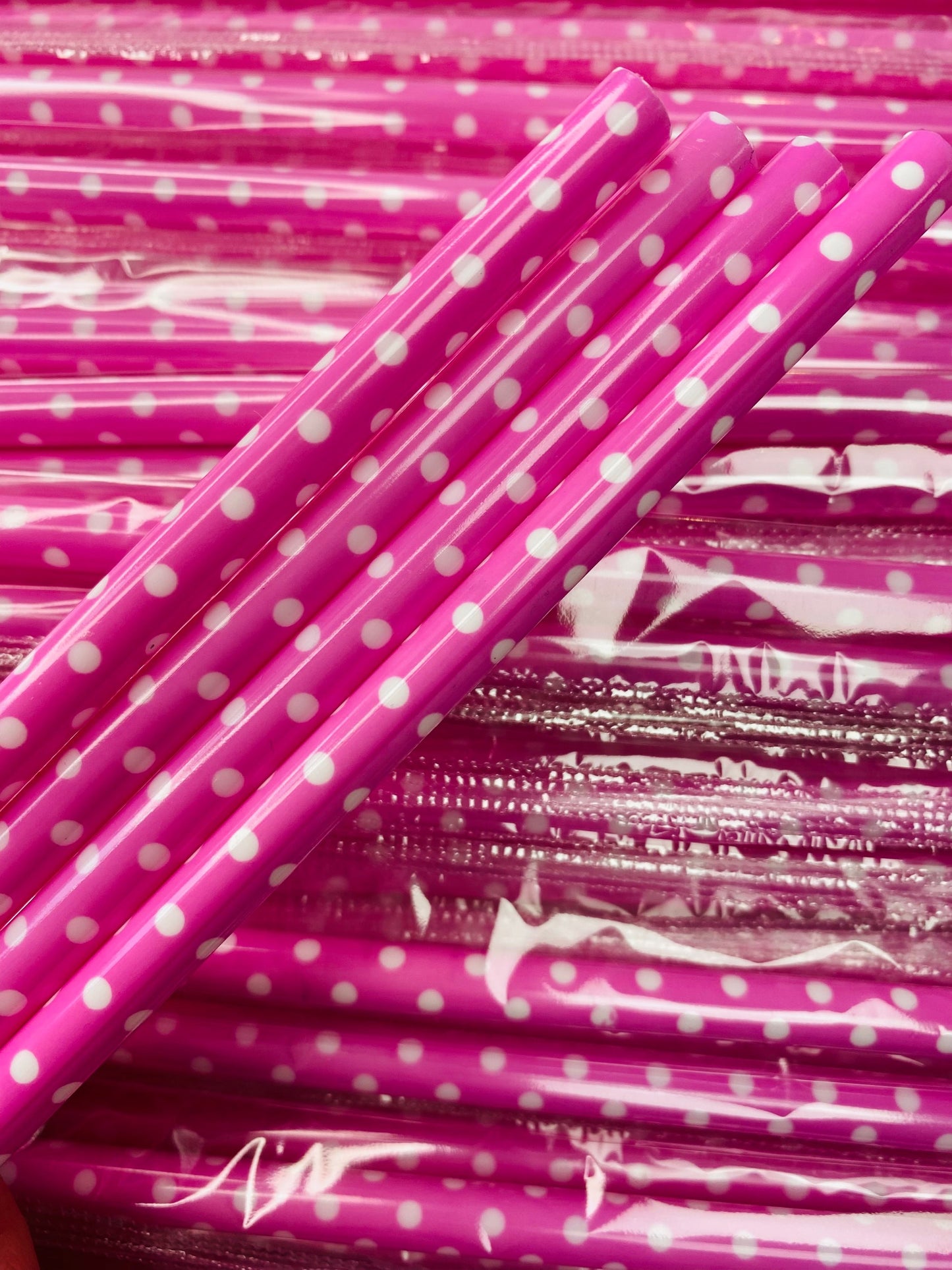 Hot Pink with White Dots Straw image 0