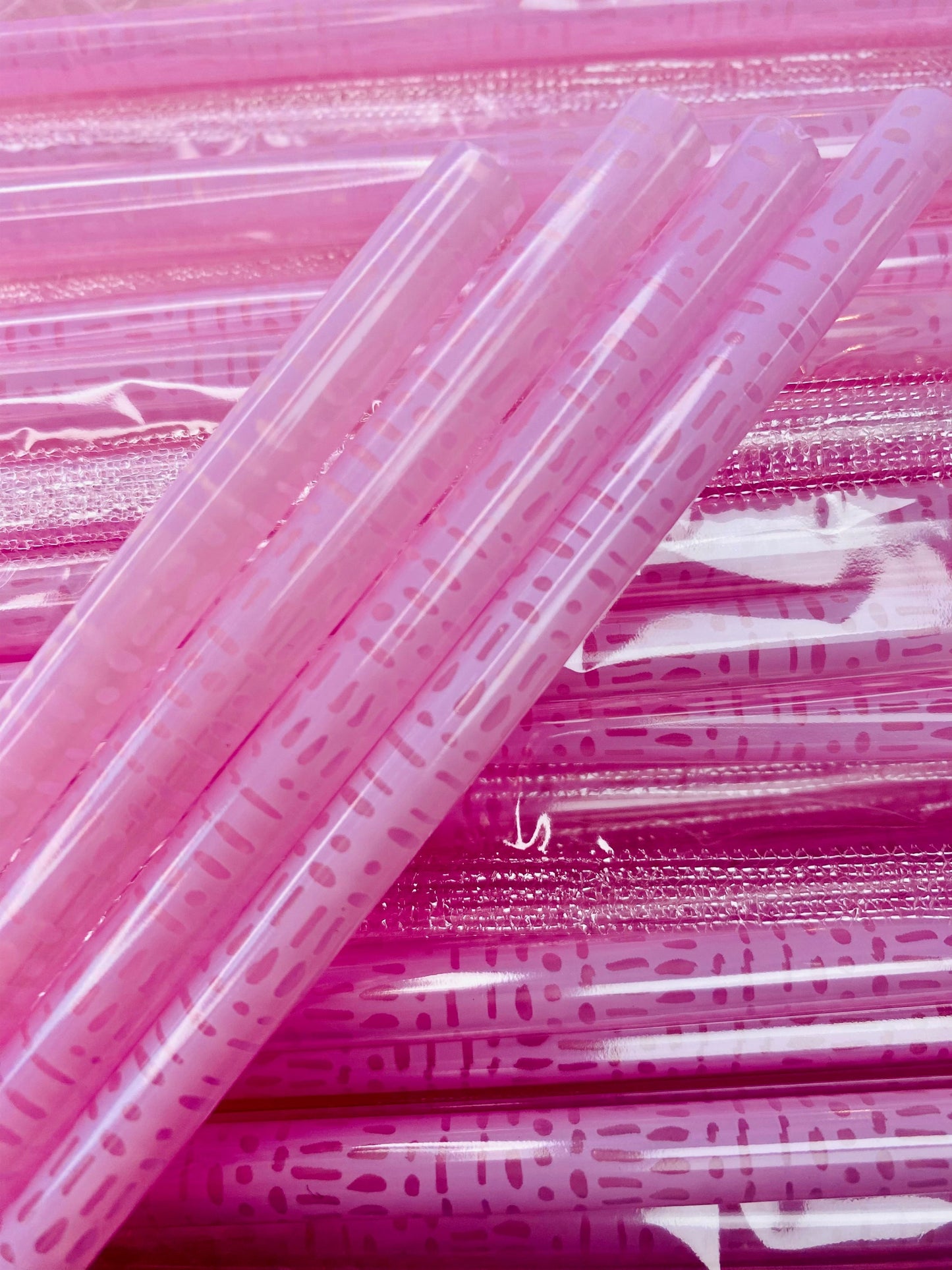 Hollow Cut Pink Pattern Clear Straw image 0