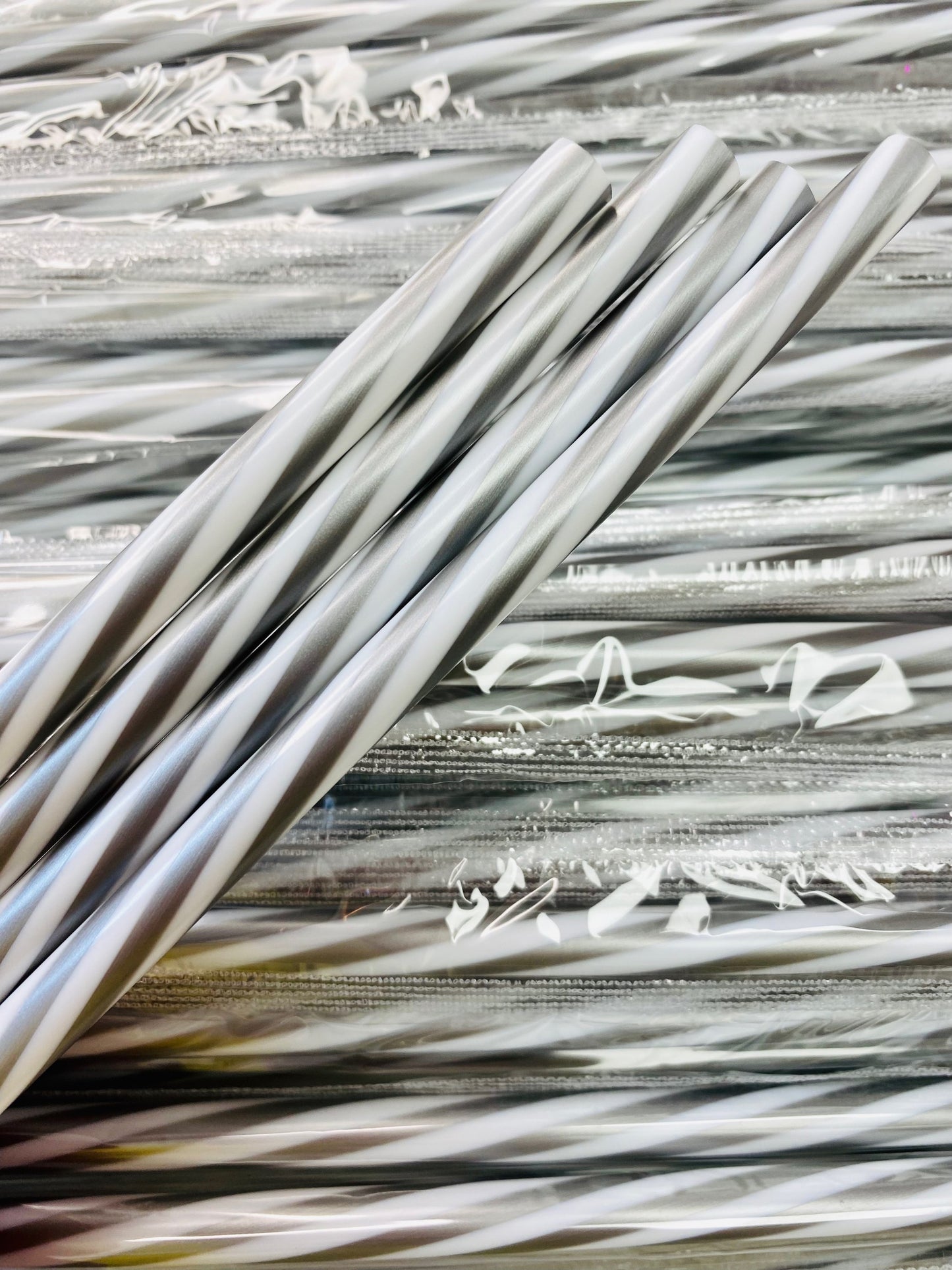 Swirly Stripes Grey and White Straw image 0