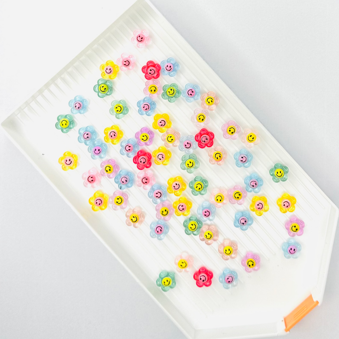 Retro Flower Smileys Cabochon Flat Back Charm (Pack of 20) image 0