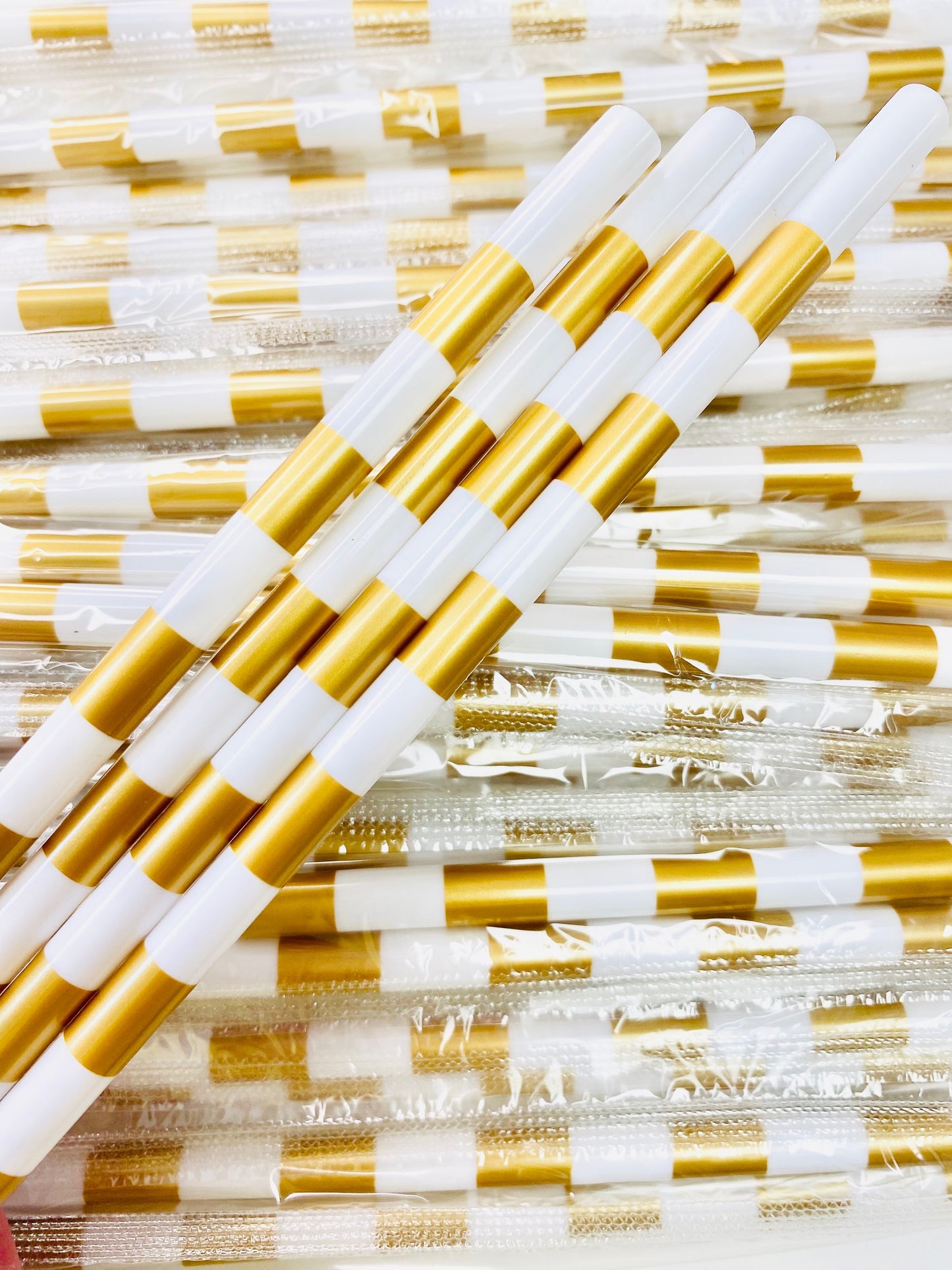 Gold and White Stripes Straw image 0